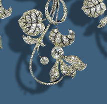 Belle Epoque auf Russisch bedeutet: Neben klassischem Schmuck wie Diademe und Colliers mit Hunderten, wenn nicht Tausenden Diamanten und Smaragden lieferte man alle erdenklichen Objekte, welche fr die Konsolen, Sekretrs und Etagres der zeitgenssischen Salons bestimmt waren