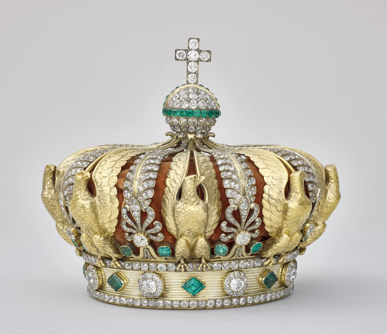 , but two have already been recovered, including the crown of Empress Eugénie, see on the top right. Empress Eugenie's crown - crown jewels france
Die Krone der Kaiserin Eugénie wurde von dem Goldschmied Alexandre-Gabriel Lemonnier anlässlich der Weltausstellung von 1855 geschaffen